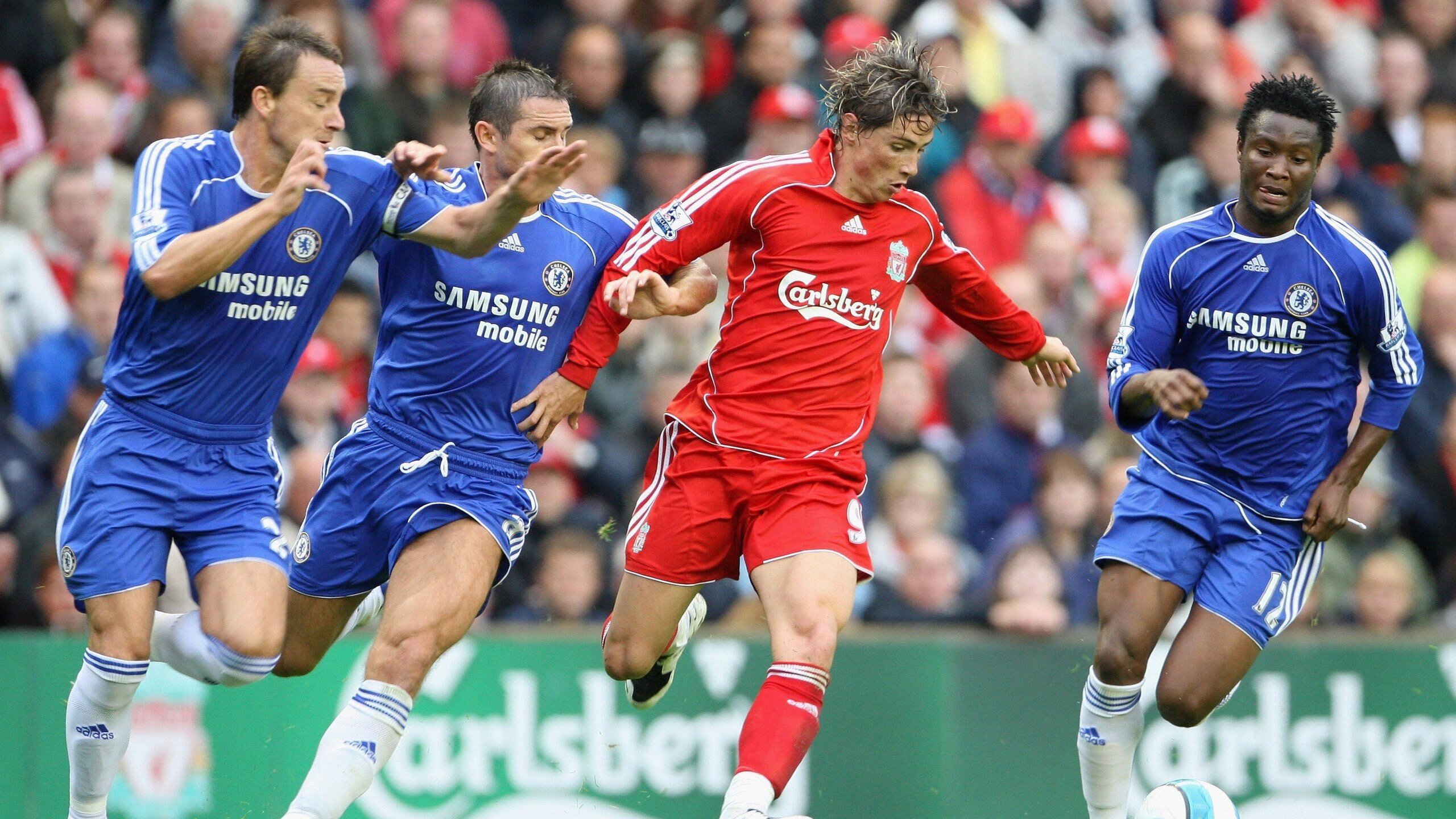 未来“足球皇冠上的宝石”在欧冠闪耀，足球皇冠图片